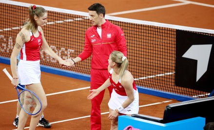 Kapitan reprezentacji Polski Dawid Celt oraz Martyna Kubka i Maja Chwalińska podczas meczu Billie Je