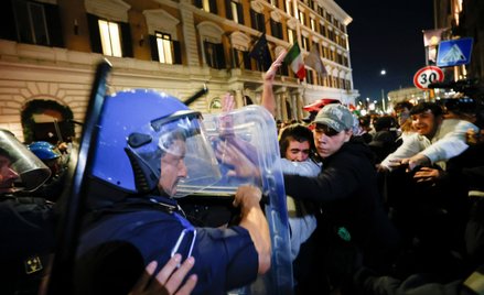 Protestujący młodzi ludzie starli się w Rzymie z policją podczas spontanicznej demonstracji przeciwk