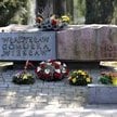 Apel o dekomunizację Alei Zasłużonych na Powązkach