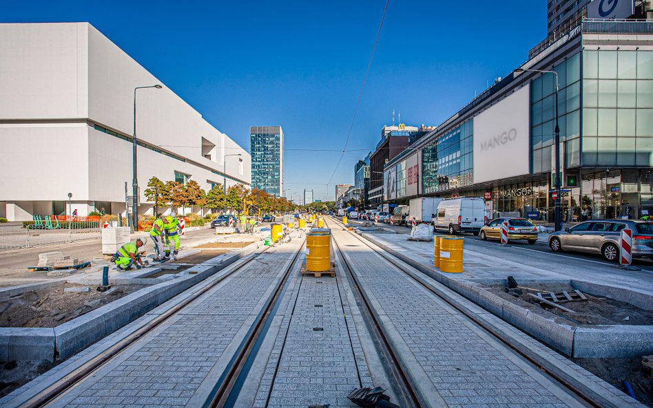 Jeszcze kilkanaście dni poczekamy do chwili, gdy znów Marszałkowską pomkną tramwaje