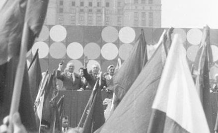 Pochód pierwszomajowy w 1976, na trybunie Edward Gierek.