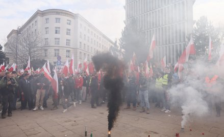Uczestnicy protestu z 6 marca przed Sejmem