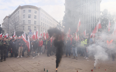 Uczestnicy protestu z 6 marca przed Sejmem