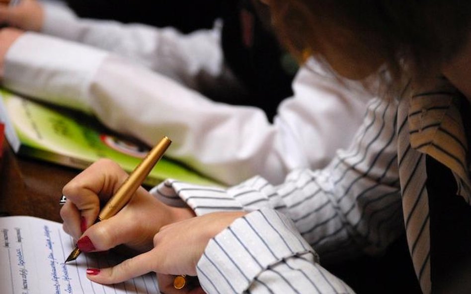 Obce języki zwiększają szanse na pracę i wyższe zarobki