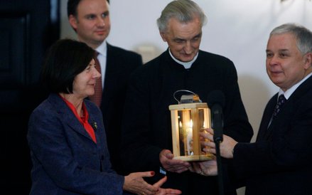 15.12.2008 WARSZAWA. PAŁAC PREZYDENCKI. PRZEKAZANIE BETLEJEMSKIEGO ŚWIATŁA POKOJU PREZYDENTOWI RP PR