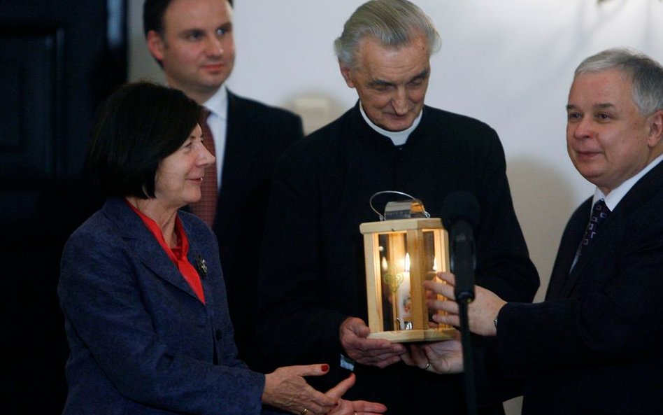 15.12.2008 WARSZAWA. PAŁAC PREZYDENCKI. PRZEKAZANIE BETLEJEMSKIEGO ŚWIATŁA POKOJU PREZYDENTOWI RP PR