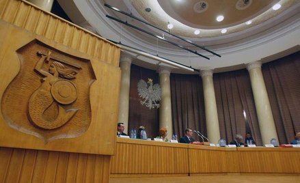 Od po­cząt­ku mar­ca wszyst­kie umo­wy-zle­ce­nia za­wie­ra­ne przez stołeczny ra­tusz są już jaw­ne