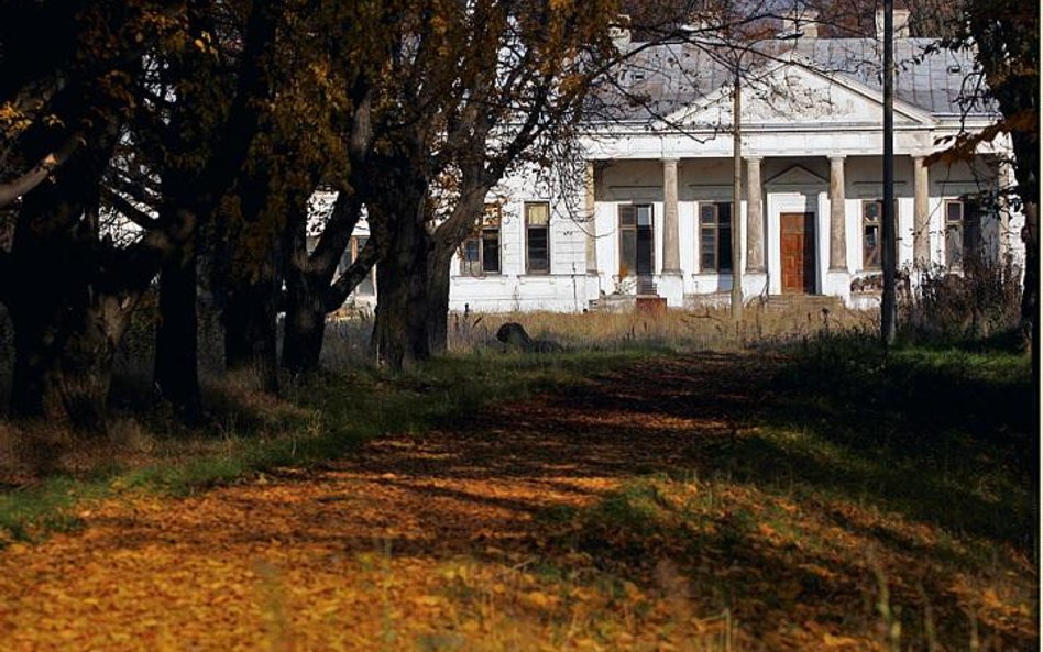 Pałacyk i park ciągle czekają na ratunek, historyczną perełką Bielan od dawna już nie są