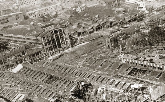 Zakłady Kruppa w Essen zostały całkowicie zniszczone przez naloty Bomber Command