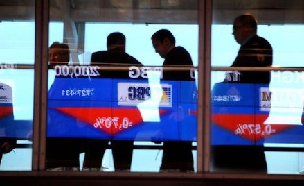 Niskie obroty i niewielka przecena na GPW