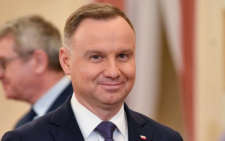 Prezydent Andrzej Duda znowu dał się wkręcić pranksterom. Ale to wcale nie jest śmieszne