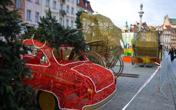 W Warszawie trwa już montaż dekoracji i iluminacji świątecznych