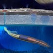 Elastyczny robot do badania oceanów pod lodową skorupą Europy. Wizja artysty