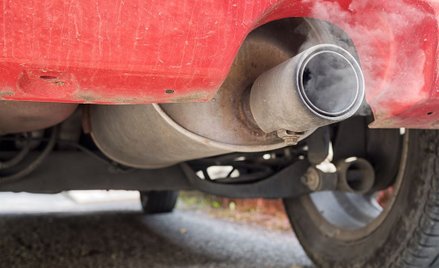 Samochodowe wraki wciąż mogą zasypywać Polskę