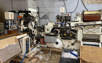 Funkcjonariusze odkryli kompletną linię produkcyjną w jednej z hal w powiecie wołomińskim