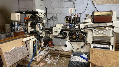 Funkcjonariusze odkryli kompletną linię produkcyjną w jednej z hal w powiecie wołomińskim