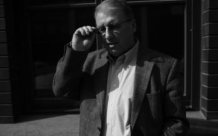 Reżyser filmowy i telewizyjny, pisarz i scenarzysta. Miał 76 lat. (27 kwietnia 1943 - 7 czerwca 2019