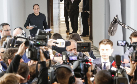 Paweł Kukiz (w głębi, z lewej) i Ryszard Petru (na pierwszym planie z prawej)