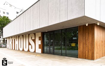 Arthouse Kołowa, działający od listopada 2020 roku, stanowi ważny punkt na mapie lokalnej kultury i 