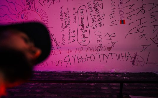 Ściana w jednym z barów w Tblisi