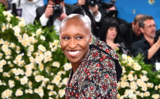 MET Gala 2025: Cynthia Erivo w gorsecie Givenchy i  spódnicy z tiulu projektu Sarah Burton.