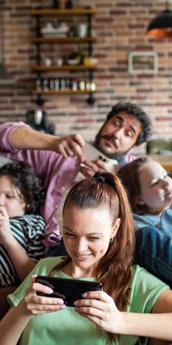 Aleksandra Ptak-Iglewska: Zabierając dzieciom telefony w szkołach, oddajemy im dzieciństwo.