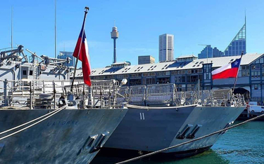 Dwie fregaty rakietowe australijskiego typu Adelaide stały się ostatecznie własnością Chille i 15 kw
