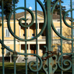 Coraz słabszy rubel zmusza Rosjan do sprzedaży swoich zagranicznych willi i apartamentów.