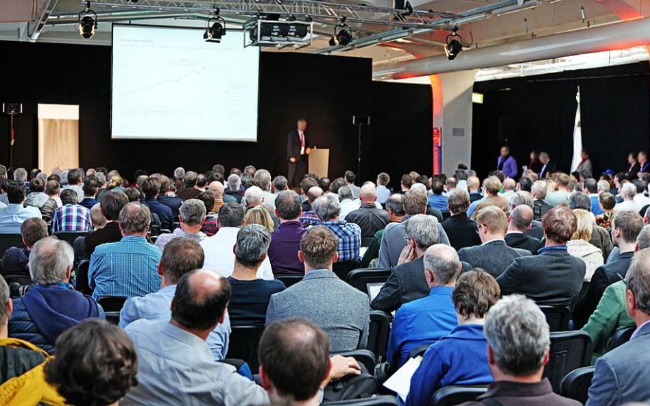 Czy przedstawicielom kontrahentów za udział w konferencji trzeba wystawić PIT-11