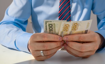 Premia frekwencyjna. Kiedy można ją otrzymać i ile wynosi?