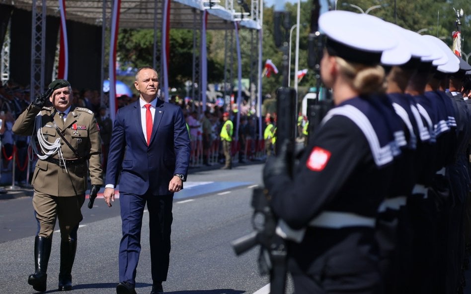Prezydent RP Karol Nawrocki i Szef Sztabu Generalnego WP gen. Wiesław Kukuła przed defiladą wojskową