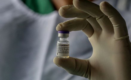 Koronawirus. Czy szczepionka Pfizer/BioNTech chroni słabiej po sześciu miesiącach?