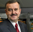 Piotr Janeczek podkreśla, że w biznesie nie da się uniknąć błędów, nie można ich jednak rozpamiętywa