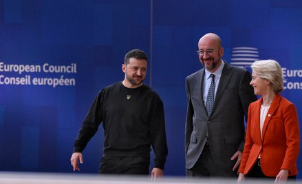 Prezydent Ukrainy Wołodymyr Zełenski, przewodniczący Rady Europejskiej Charles Michel i przewodniczą