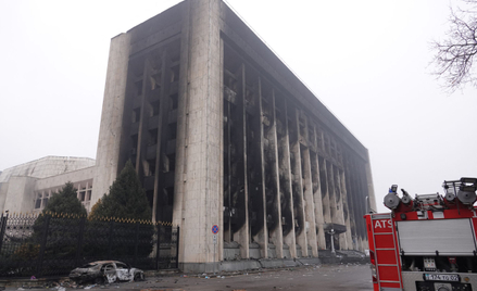 Podpalony budynek administracji w Ałmaty