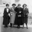 Amerykańska wyprawa noblistki po fundusze. Od lewej: Marie Meloney, Irena Curie, Maria Skłodowska- -