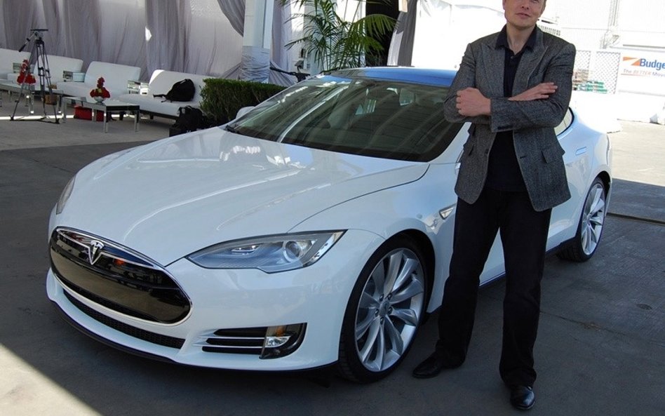 Mimo sporej popularności elektrycznych aut Tesla, firma Elona Muska wciąż przynosi straty