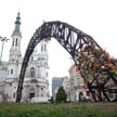 „Tęcza” z warszawskiego placu Zbawiciela, poręczny przedmiot w wojnie ideologicznej