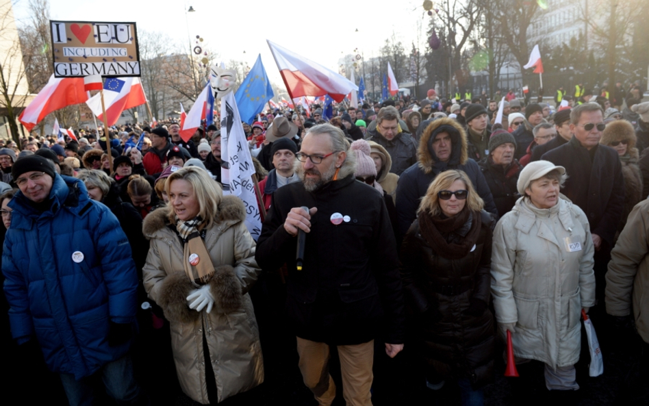 Nałęcz: PiS wypomina futra jak za stalinizmu