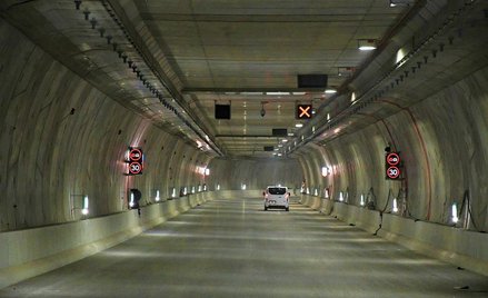Tunele w Polsce bez zasięgu sieci komórkowej. Pod Świną również go zabraknie