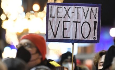 Nowy sposób PiS na "lex TVN". Ustawą zajmie się Trybunał Konstytucyjny