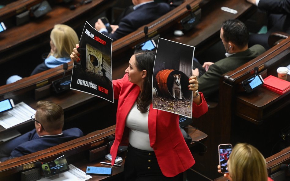 Posłanka Polski 2050 Ewa Szymanowska na sali obrad Sejmu