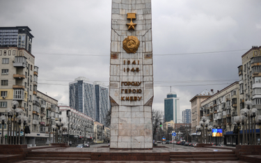 Obelisk poświęcony bohaterskiemu miastu Kijowowi za walkę z niemieckim nazizmem.