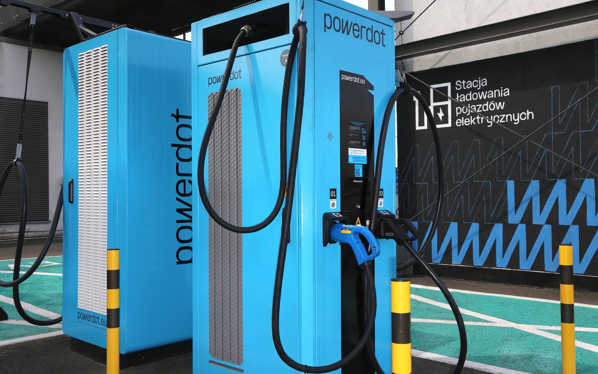 Stacje ładowania elektryków coraz bliżej siebie. Średni dystans spadł o 34 proc.