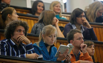 Istotnym wsparciem dla studenta są zarazem dwa stypendia: naukowe i socjalne