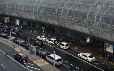 Niemcy: parking przy lotnisku droższy od biletu na samolot