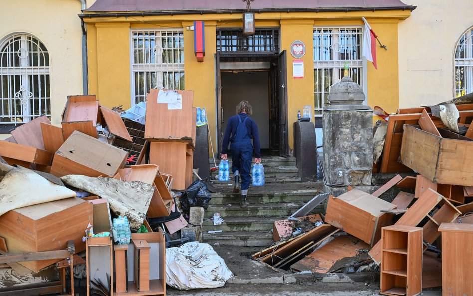 Lądek-Zdrój, sprzątanie po powodzi