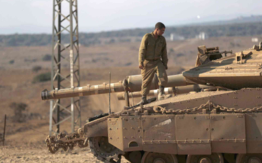 Izraelski żołnierz w czasie ćwiczeń na Wzgórzach Golan