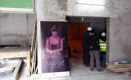 Surowe teraz wnętrza ożyją za kilka miesięcy, m.in. za sprawą Poli Negri