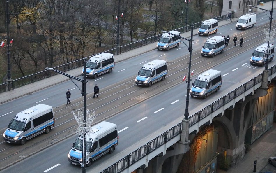 "Siadaj Kulson". Policja tłumaczy interwencję na Marszu Niepodległości